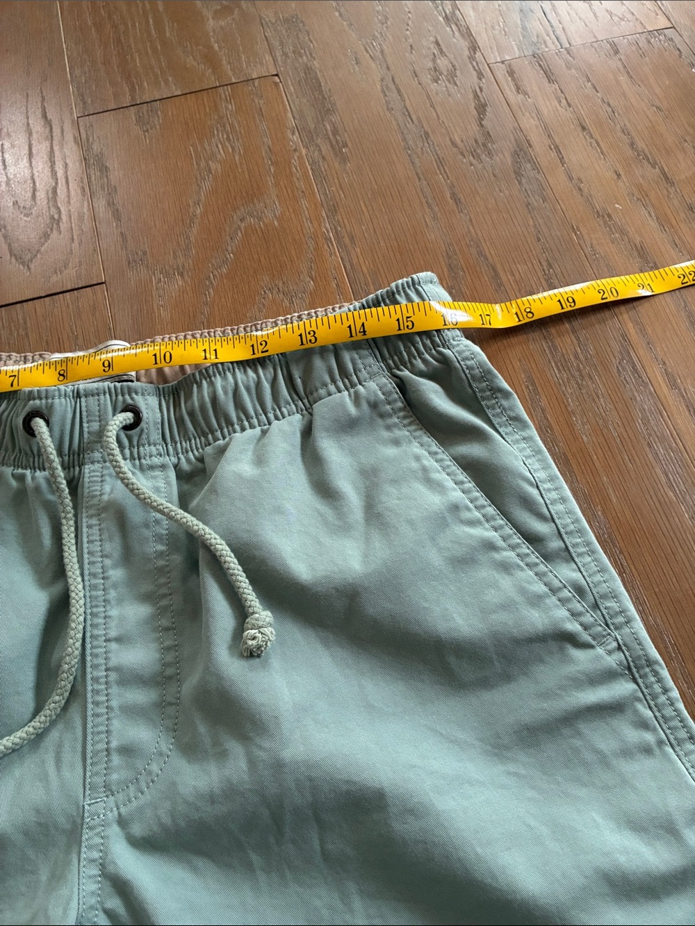 L.L. Bean Men's Sage Green Elastic Waist Hybrid Shorts - Picture 3 of 7